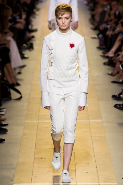 Look 1